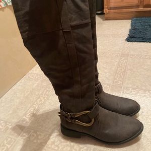 Women’s knee high gray boots. Brinley Co.